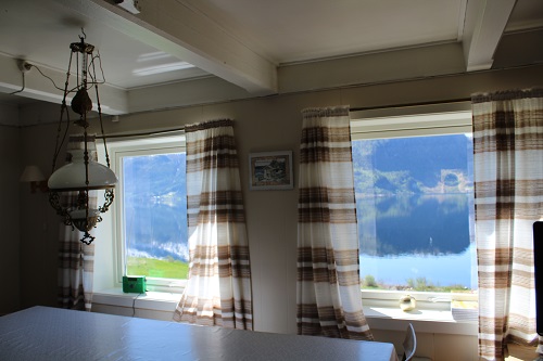 Todalsfjord Norwegen Ferienhaus A 12 Wohnzimmer Aussblick Esstisch B