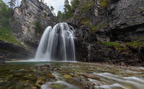 Todalsfjord Norwegen Ferienhaus E 09 Aussen Natur Umgebung Lage Wasserfall.jpg